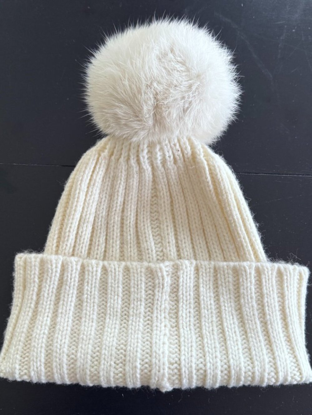 Adrienne Landau Ribbed Cream Knit Beanie w/ Rabbit Fur Pom Pom, Great Condition - Picture 3 of 6